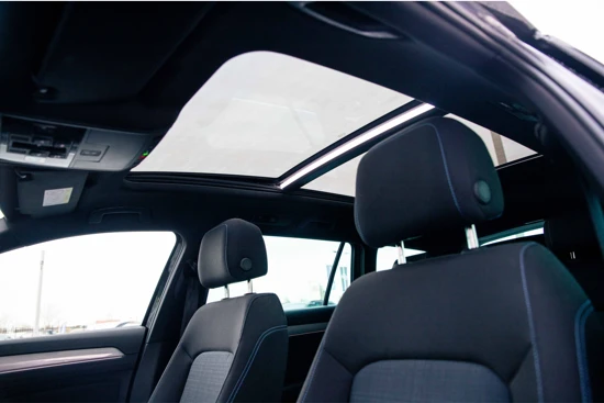 Volkswagen Passat Variant 1.4 TSI 218pk PHEV GTE Business | Panoramadak | Navigatie | Matrix | Camera | Adaptief cruise control |