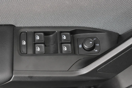 SEAT Leon 1.0 eTSI 111pk DSG/AUT MHEV Style Business Intense | Fabrieksgarantie 2026 | Adaptief cruise control | LED koplampen | Navigatie