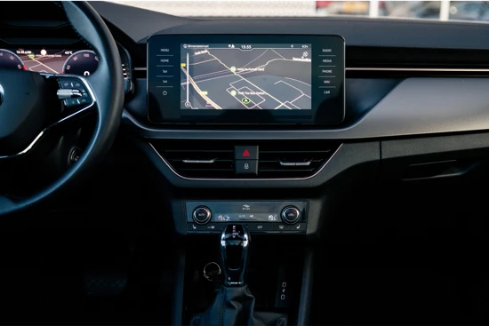 Škoda Scala Business Edition 1.0TSi 110pk DSG | Panoramadak | Camera | Stoelverwarming | Navigatie |