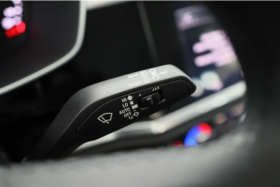 Audi Q3 35 TFSI Advanced edition | Automaat! | LED | Sportstoelen | Digital Cockpit | Navi By App | Stoelverwarming | Parkeersensoren |
