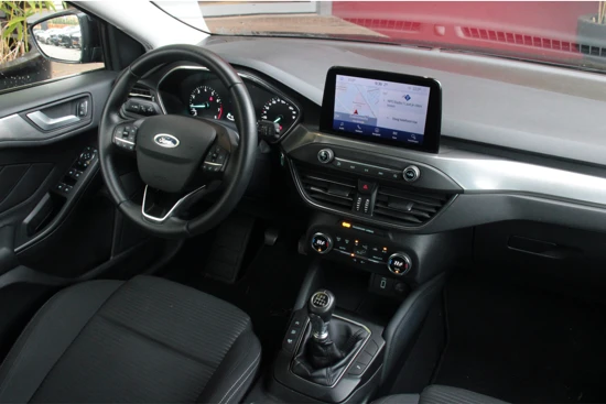 Ford Focus 1.0 EcoBoost 125pk Titanium Business | Trekhaak | Parkeersensoren | Carplay | Cruise Control | Keyless entry/drive