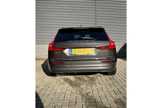 Volvo V60 B4 CORE | TREKHAAK | PARK ASSIST | EL.BED.ACHTERKLEP | DRIVER ASSIST | GETINT GLAS |18"