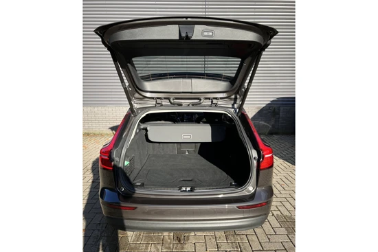 Volvo V60 B4 CORE | TREKHAAK | PARK ASSIST | EL.BED.ACHTERKLEP | DRIVER ASSIST | GETINT GLAS |18"