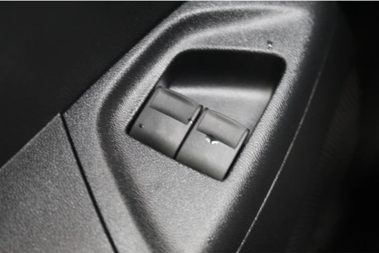 Peugeot 108 Allure 1.0 e-VTi Camera | Keyless | LMV | Climate |