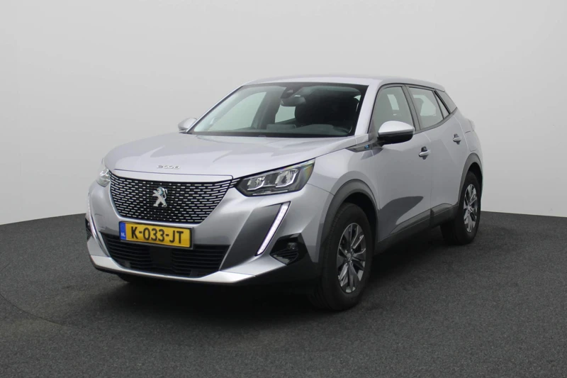 Peugeot 2008 EV Active Pack 50 kWh | Navigatie | Camera | Cruise | Clima | Bluetooth | Carplay | 16" Lichtmetaal