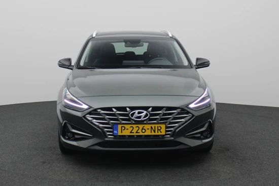 Hyundai i30 Wagon 1.5 T-GDi 160PK MHEV Premium | Stuur verwarming | Stoel Ventilatie en Verwarming | Camera | Navigatie | 17" lichtmetaal |