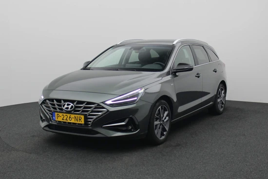 Hyundai i30 Wagon 1.5 T-GDi 160PK MHEV Premium | Stuur verwarming | Stoel Ventilatie en Verwarming | Camera | Navigatie | 17" lichtmetaal |