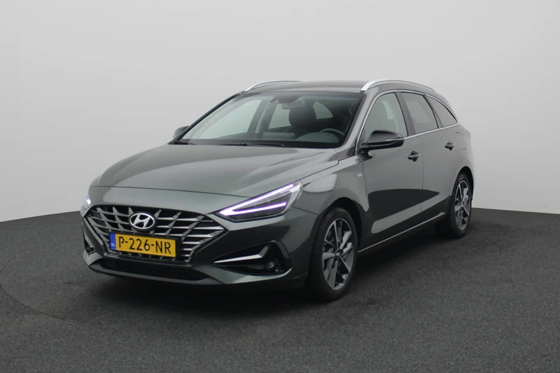 Hyundai i30 Wagon 1.5 T-GDi 160PK MHEV Premium | Stuur verwarming | Stoel Ventilatie en Verwarming | Camera | Navigatie | 17" lichtmetaal |