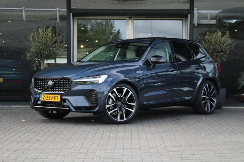 Volvo XC60 T8 AWD Recharge Ultimate Dark | Full Options | Luchtvering | Bowers & Wilkins | 22" | Stoelventilatie | 360° Camera