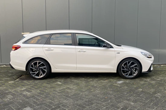 Hyundai i30 Wagon 1.5 T-GDI 160pk MHEV N-Line | Sportstoel Bestuurder met geheugen | Digitaal Cockpit | 18'' Velgen | LED verlichting