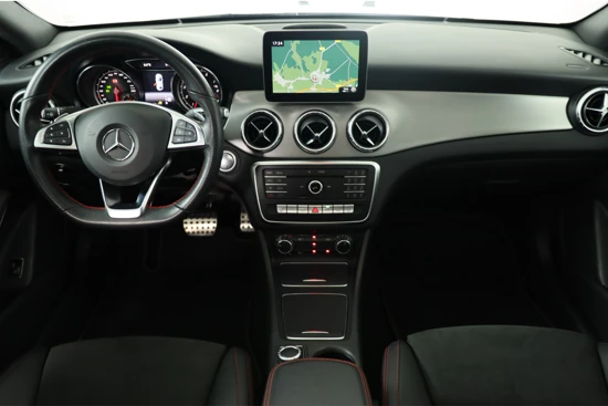 Mercedes-Benz CLA-Klasse 180 Business Solution AMG Night Upgrade | Dealer Onderhouden! | Open Dak | Sportstoelen | Camera | Navi | Stoelverwarming | Lede