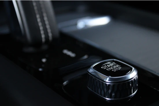 Volvo XC60 T6 AWD Long Range R-Design | Luchtvering | Harman/Kardon | 360° Camera | Head-up Display | Trekhaak | DAB+