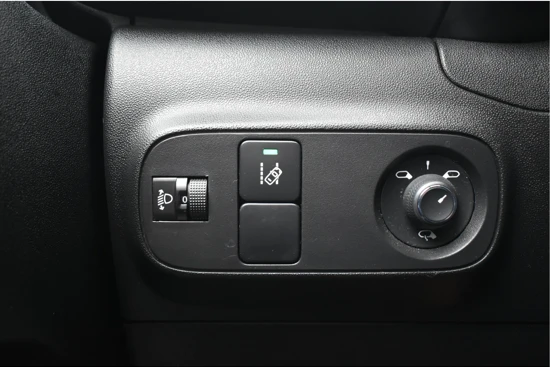 Citroën C3 1.2 PureTech Feel 110pk Automaat | Panoramdak | Navigatie | Trekhaak | Parkeersensoren | Climate Control | Cruise Control | Deal