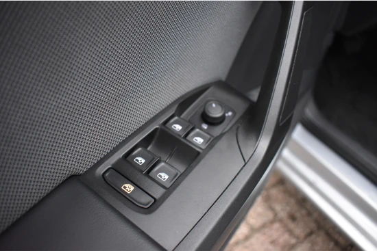 SEAT Leon 1.0 eTSI 110PK DSG-7 Style Business Intense | NAVIGATIE | CAMERA | ADAPT. CRUISE