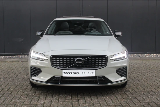 Volvo S60 T6 Recharge AWD R-Design | 20'' | Exterior Styling Pack | Panoramadak | Head-up | Camera | Pilot Assist | BLIS