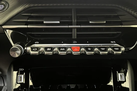 Peugeot e-2008 *EV GT 54 kWh | WARMTEPOMP! | 406km Actieradius WLTP | Camera | Draadloze Carplay | Parkeersensoren Voor + Achter | LED | Ledere
