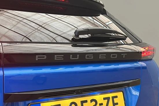 Peugeot e-2008 *EV GT 54 kWh | WARMTEPOMP! | 406km Actieradius WLTP | Camera | Draadloze Carplay | Parkeersensoren Voor + Achter | LED | Ledere