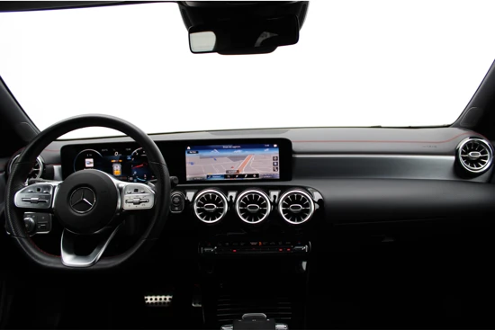 Mercedes-Benz CLA-Klasse 200 AMG 163pk 7G-DCT | Digitaal Dashboard | LED | PDC v+a | Panorama Dak | Stoelverwarming | Camera