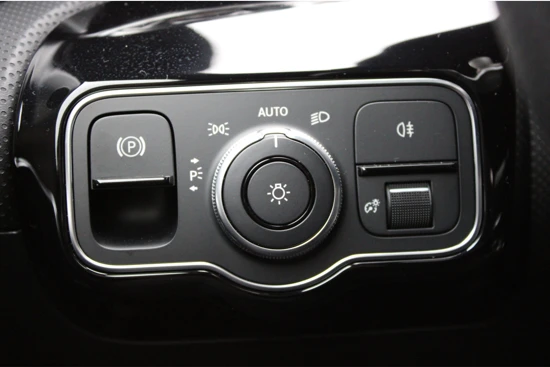 Mercedes-Benz CLA-Klasse 200 AMG 163pk 7G-DCT | Digitaal Dashboard | LED | PDC v+a | Panorama Dak | Stoelverwarming | Camera