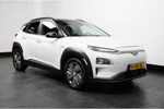 Hyundai KONA EV Premium 64 kWh 204PK | 4% bijtelling | Stoelverwarming en Ventilatie | Stuurverwarming | Adaptieve Cruise | Navigatie | Camer