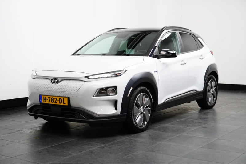 Hyundai KONA EV Premium 64 kWh 204PK | 4% bijtelling | Stoelverwarming en Ventilatie | Stuurverwarming | Adaptieve Cruise | Navigatie | Camer