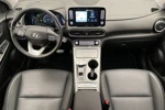 Hyundai KONA EV Premium 64 kWh 204PK | 4% bijtelling | Stoelverwarming en Ventilatie | Stuurverwarming | Adaptieve Cruise | Navigatie | Camer