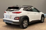 Hyundai KONA EV Premium 64 kWh 204PK | 4% bijtelling | Stoelverwarming en Ventilatie | Stuurverwarming | Adaptieve Cruise | Navigatie | Camer