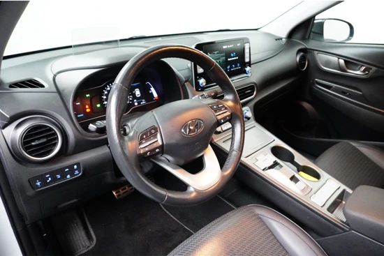 Hyundai KONA EV Premium 64 kWh 204PK | 4% bijtelling | Stoelverwarming en Ventilatie | Stuurverwarming | Adaptieve Cruise | Navigatie | Camer