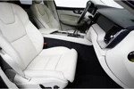 Volvo XC60 Recharge T6 AWD Plus Dark | Blond interieur | Panoramadak | Getint glas | Carplay | Trekhaak | Alarm |