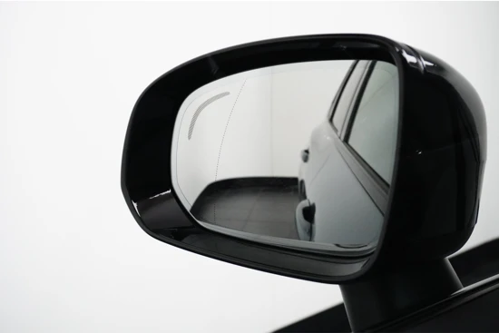 Volvo XC60 Recharge T6 AWD Plus Dark | Panoramadak | Getint glas | Parkeerverwarming | 20" wielen | Alarm | Trekhaak |