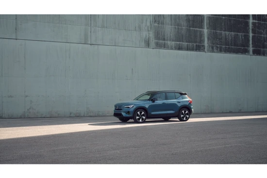 Volvo XC40 Extended Range Ultimate | Pano-dak | Nubuck | 360° Camera | VOORRAAD