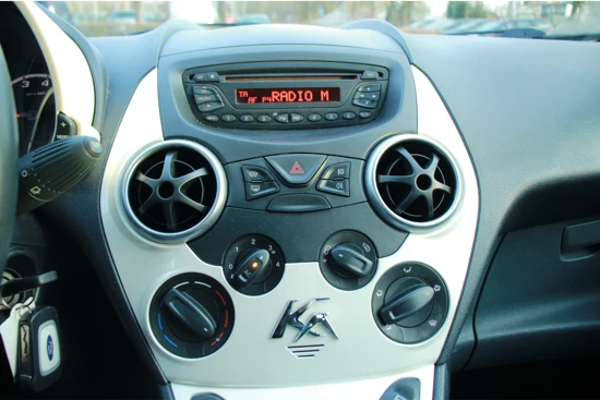 Ford Ka 1.2 TITANIUM X | DEALER OH! | AIRCO | VOORRUITVERWARMING | MULTIFUNCTIONEEL STUURWIEL | RADIO / CD / AUX | EL. RAMEN + SPIEGELS