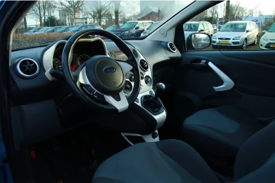 Ford Ka 1.2 TITANIUM X | DEALER OH! | AIRCO | VOORRUITVERWARMING | MULTIFUNCTIONEEL STUURWIEL | RADIO / CD / AUX | EL. RAMEN + SPIEGELS