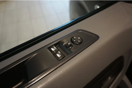 Peugeot Expert 2.0 BlueHDI 120 Long Premium Automaat | Camera | Trekhaak | Dodehoek Sensoren | DAB |