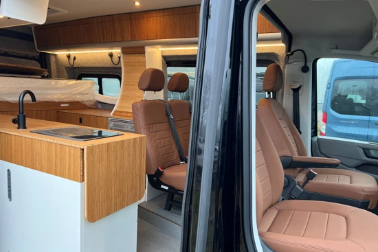 Volkswagen Crafter Crafter Leaf 4 | 4 Zitplaatsen | Leder | Led | Dwars bed | Adaptive Cruise