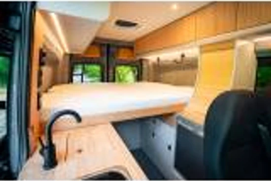 Volkswagen Crafter Crafter Leaf 4 | 4 Zitplaatsen | Leder | Led | Dwars bed | Adaptive Cruise