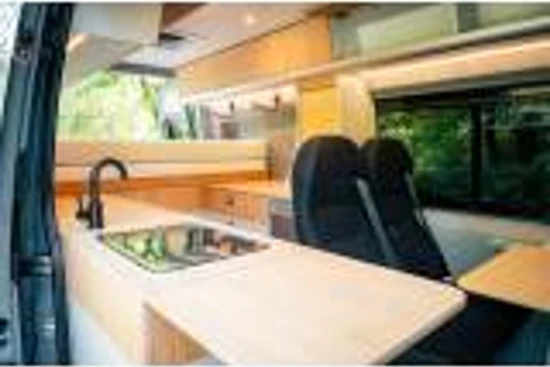 Volkswagen Crafter Leaf 4 | Leder | Led | Adaptive Cruise | Dwars bed | 4 Zitplaatsen