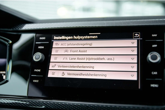 Volkswagen Taigo 1.0 TSI Life | Navigatie | Parkeersensoren | Carplay | Cruise Adaptief