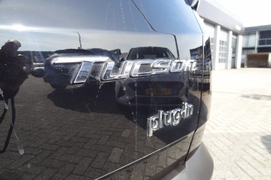 Hyundai Tucson 1.6 T-GDI PHEV Comfort Smart 4WD | PLUG-IN-HYBRID | NAVIGATIE | STOEL- & STUURVERWARMING | ACHTERUITRIJCAMERA