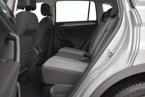 Volkswagen Tiguan 1.5 TSI 150PK DSG/AUTOMAAT | Zwenkbare trekhaak | App-connect met Google maps Navigatie | Led koplampen | Achteruitrijcamera | W
