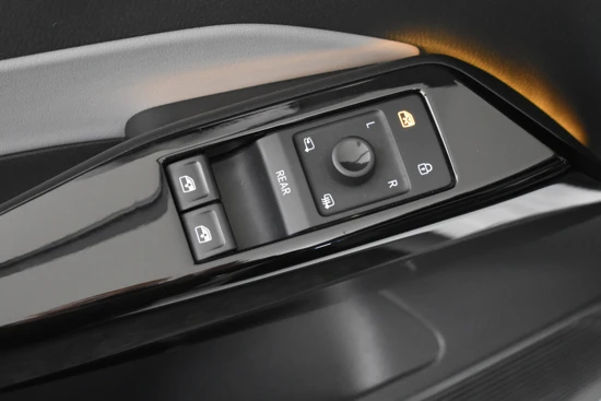 Volkswagen ID.3 204PK First Max 58 kWh | Head-up display | Warmtepomp | Panoramadak | Achteruitrijcamera | Adaptieve cruise control | App-connec