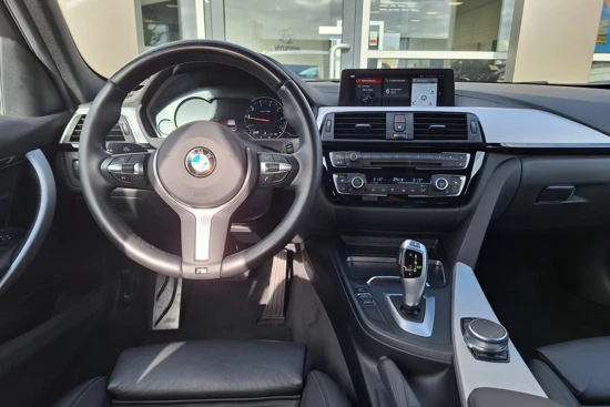 BMW 3 Serie Touring 318i M Sport 136PK | AUTOMAAT | LEDER | M-SPORTPAKKET | STOELVERWARMING | NAVIGATIE