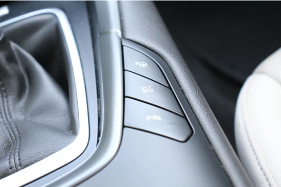 Ford Mondeo 2.0 HYBRID TITANIUM | LEDER | DEALER OH! | MEMORY SEATS | NAVI | CLIMA | CRUISE | DAB+ | PARK SENS V+A | PRACHTIGE STAAT!
