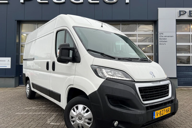 Peugeot Boxer 330 2.0 BlueHDI L2H2 Premium Pack