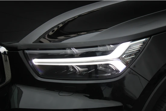 Volvo XC40 T3 Geartronic Momentum Pro | 18'' | Standkachel | Adaptieve cruise | Full LED | BLIS | Camera