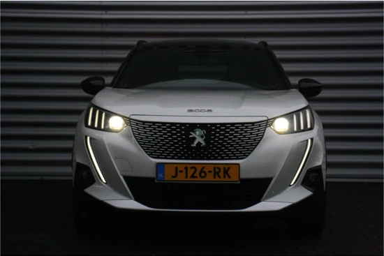 Peugeot e-2008 EV 136PK GT PACK AUTOMAAT / NAVI / LEDER / CLIMA / PDC / 18" LMV / 3-FASE / CAMERA / KEYLESS / PANO. DAK / WINTERPAKKET / FULL-L