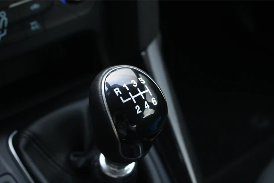 Ford Focus 1.0 125pk Titanium | NL-Auto | 100% Dealer o.h. | Keyless | Navigatie | Automatisch inparkeren