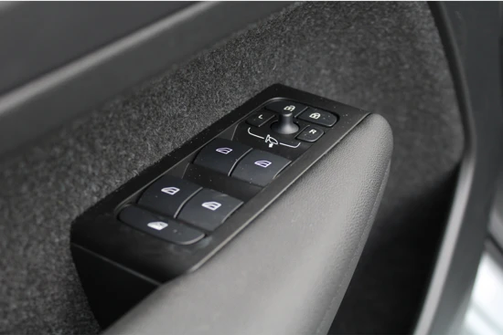 Volvo XC40 T3 Business Pro | LED | Keyless | Navigatie | Cruise Control | Elek. Achterklep | DAB+ | Volvo On Call |