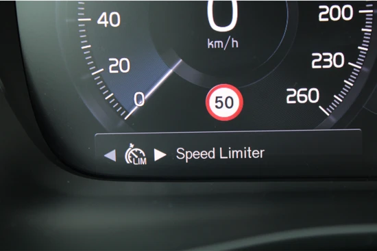 Volvo XC40 T3 Business Pro | LED | Keyless | Navigatie | Cruise Control | Elek. Achterklep | DAB+ | Volvo On Call |
