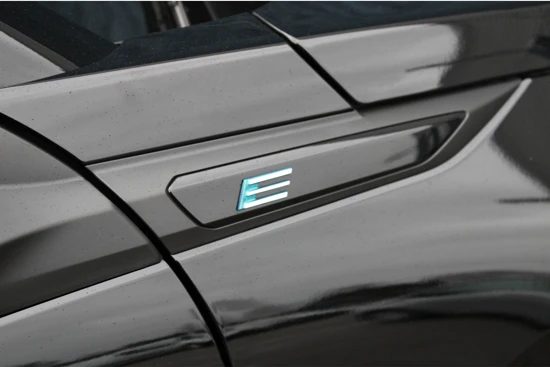 Peugeot e-2008 EV GT 54 kWh